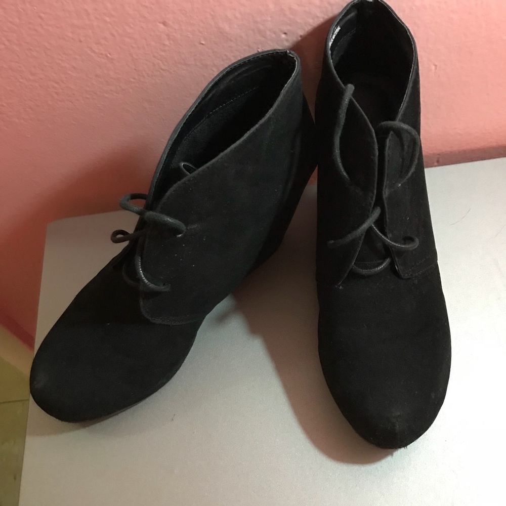 Black Wedges